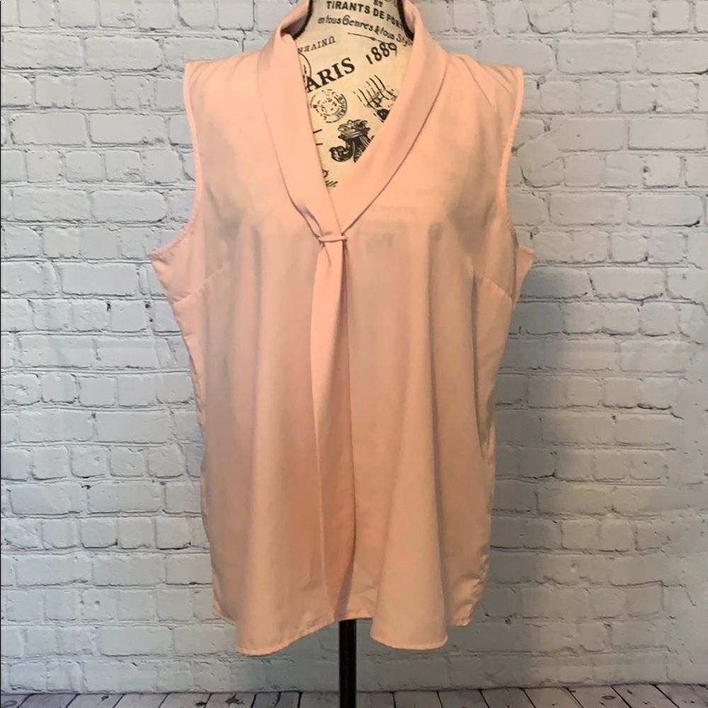Tre’s Jolie sleeveless blouse pink size large